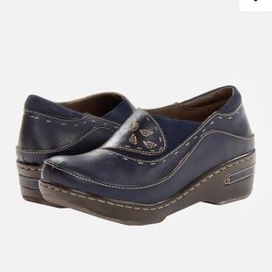 L’ARTISTE Spring Step Burbank Leather Slipon Clogs Navy Blue. W- EUC 39 LIKE NEW